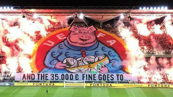Anti-UEFA-Choreo der Legia-Fans