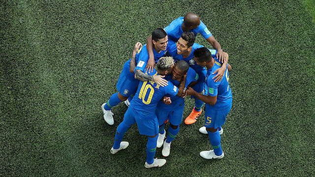 Neymar feiert Team-Kollegen nach Last-Minute-Sieg