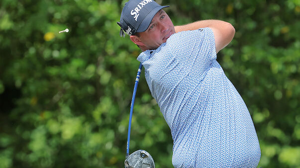 Straka zeigt zum Auftakt des PGA-Turniers in Charlotte auf