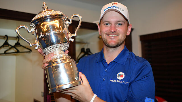 Bernd Wiesberger schlägt in der Wüste ab