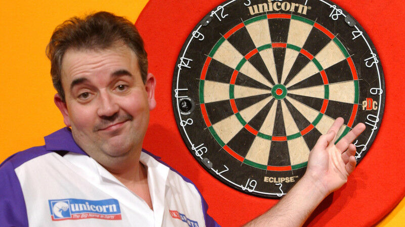 2002: Phil Taylor (ENG/8. WM-Titel)