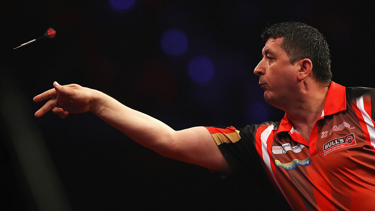 Mensur Suljovic startet stark in German Darts Grand Prix