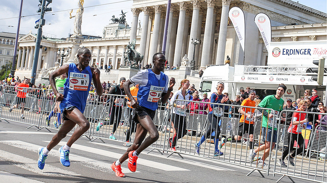 Albert Korir (KEN) gewinnt WienMarathon im Zielsprint SportMix
