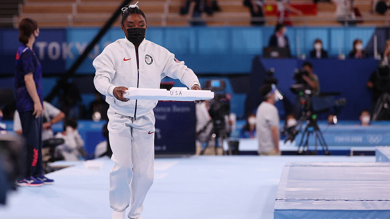 Olympia 2020, Turnen: Biles im Teamfinale frühzeitig ...