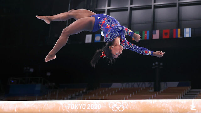 Biles gibt am Schwebebalken Comeback