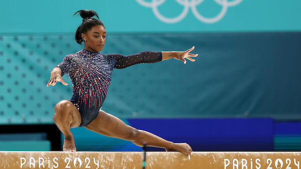 Topstar Biles turnt offenbar mit Verletzung bei Olympia