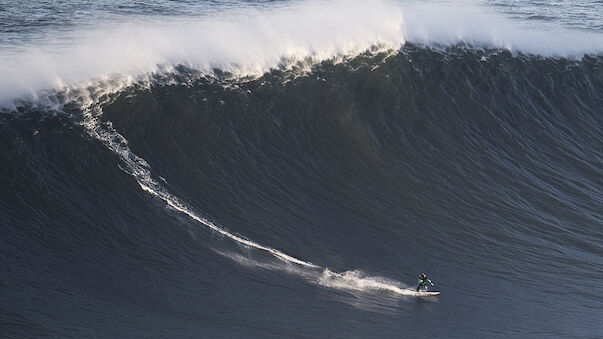 Surfer stirbt nach Fall von Riesenwelle