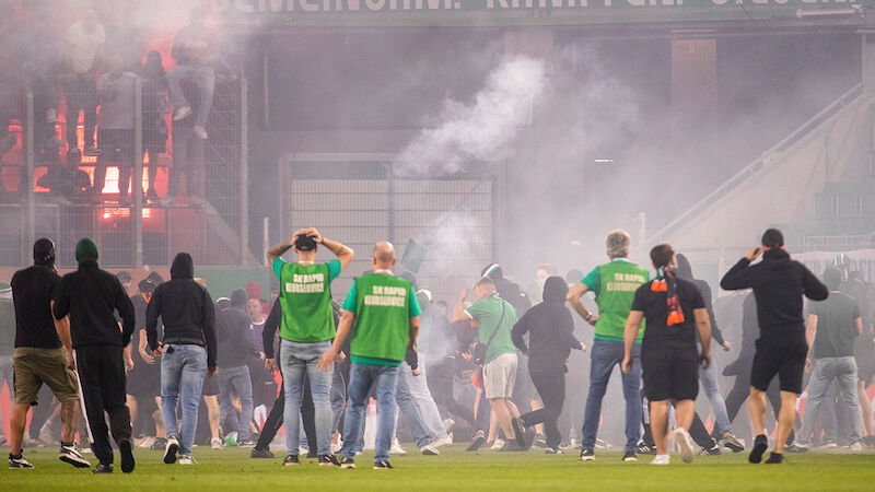 Nein, danke: AUSSCHREITUNGEN IN DEN BUNDESLIGA-STADIEN
