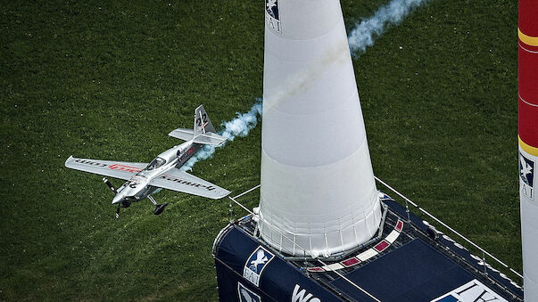 Air Racer Arch in Ascot auf dem Podest