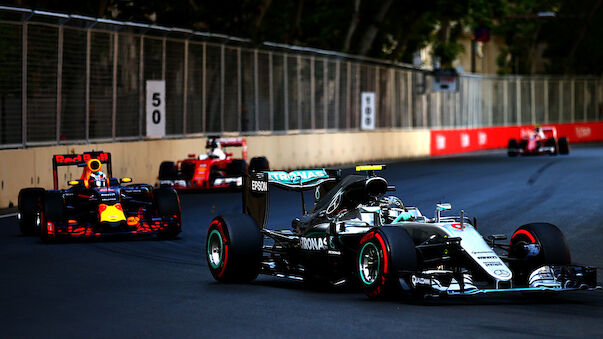 Rosberg feiert Start-Ziel-Sieg in Baku