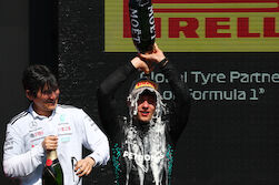 Premierenstockerl! Wolff: 