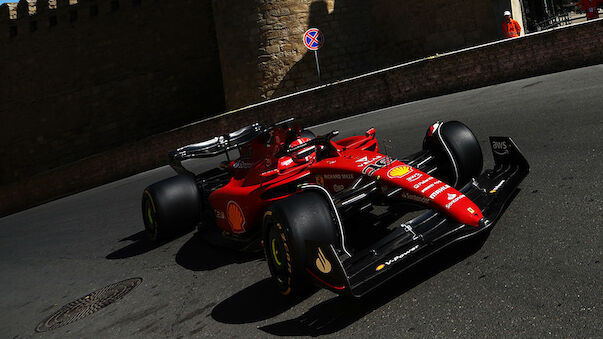 Ferrari im 2. Baku-Training an der Spitze