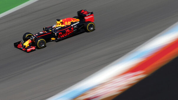 Ricciardo knapp an Mercedes-Duo dran