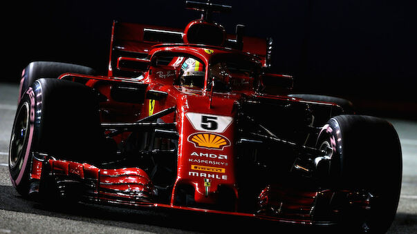 Vettel im Singapur-Training in der Mauer