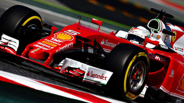Ferrari im 1. Training in Barcelona voran