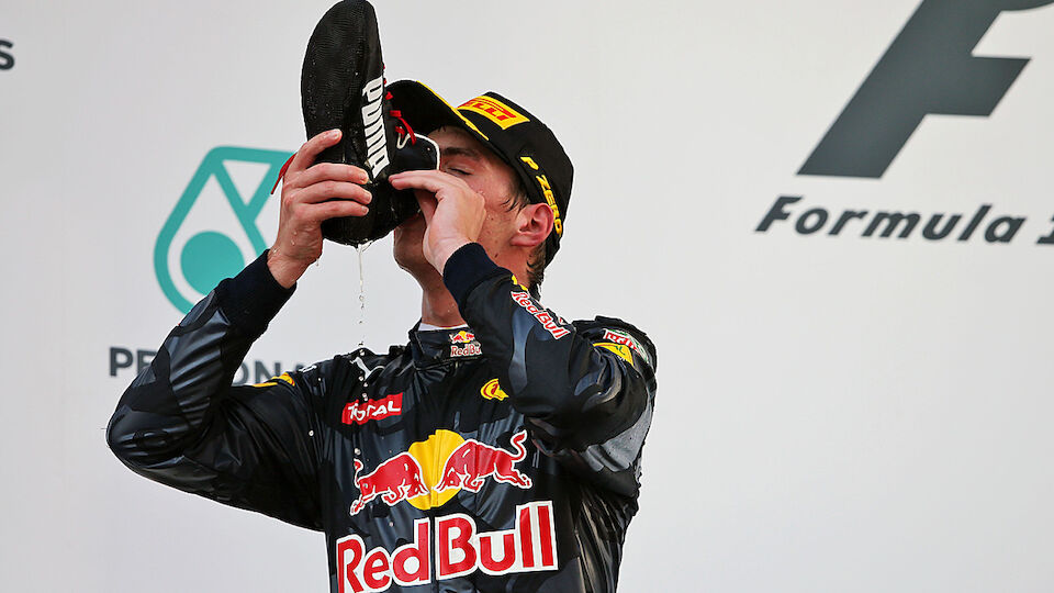 Ricciardo feiert seinen Malaysia-Sieg mit einem Shoey