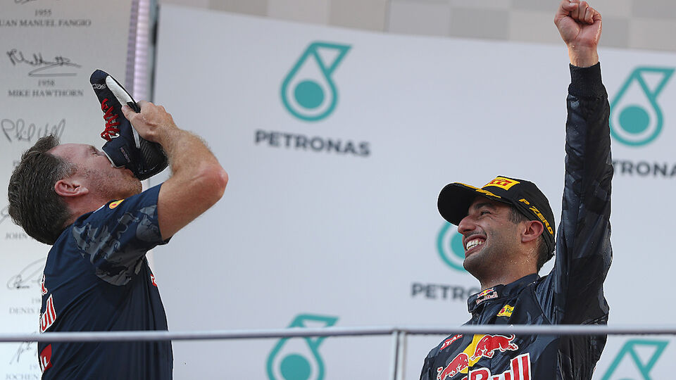 Ricciardo feiert seinen Malaysia-Sieg mit einem Shoey
