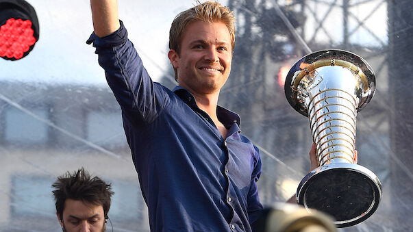 Rosberg gibt beschädigten WM-Pokal zurück