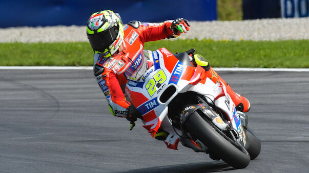 Iannone vor Rossi auf der Pole Position