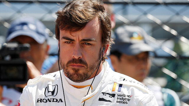 Alonso zeigt in Indy auf