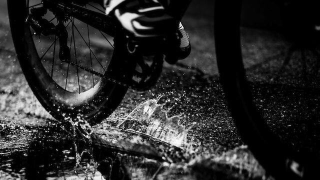 Italiener gewinnt Regenschlacht bei Paris-Roubaix