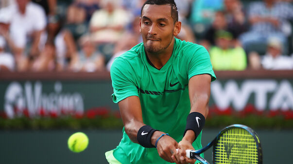 Kyrgios klaut Pommes von Zuschauer