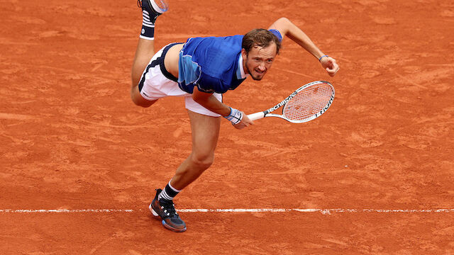 French Open: Medvedev locker in Runde drei
