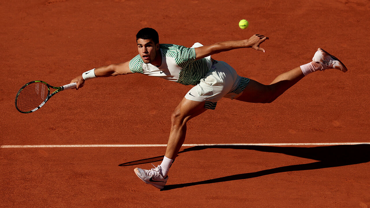 French Open Carlos Alcaraz trotz Satzverlust in dritter Runde