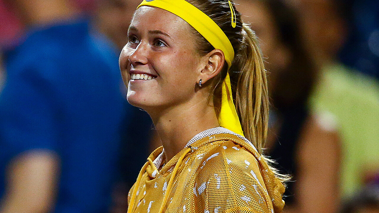 WTA Toronto: Marie Bouzkova nach Sieg gegen Halep im Halbfinale - Sport