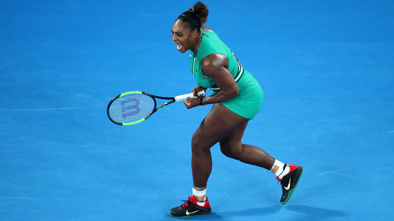 Australian Open: Serena Williams schlägt Simona Halep ...