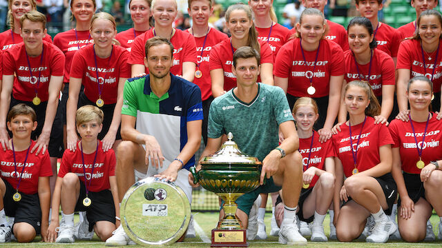 Hurkacz bezwingt Medvedev in Halle