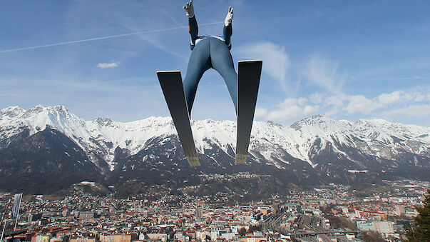 Markeng fliegt im 1. Training über Bande