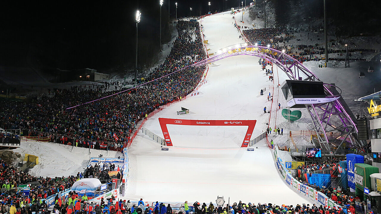 Nightrace Schladming Plant Neue Fan Tribune Wintersport Ski Alpin Weltcup Herren