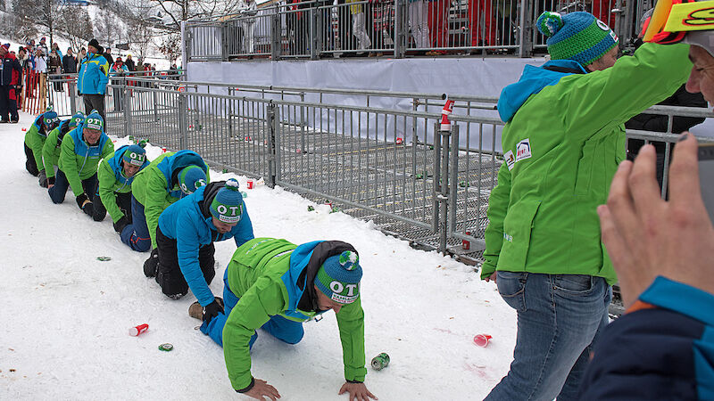 Abfahrts-Show in Kitzbühel