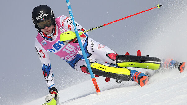 Franzose biegt Feller beim Slalom in Wengen