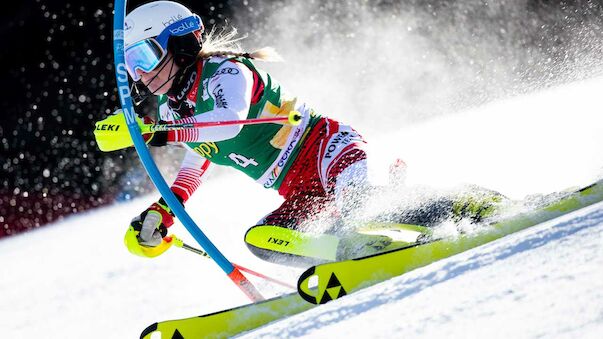 Truppe im Slalom in Kranjska Gora am Podest