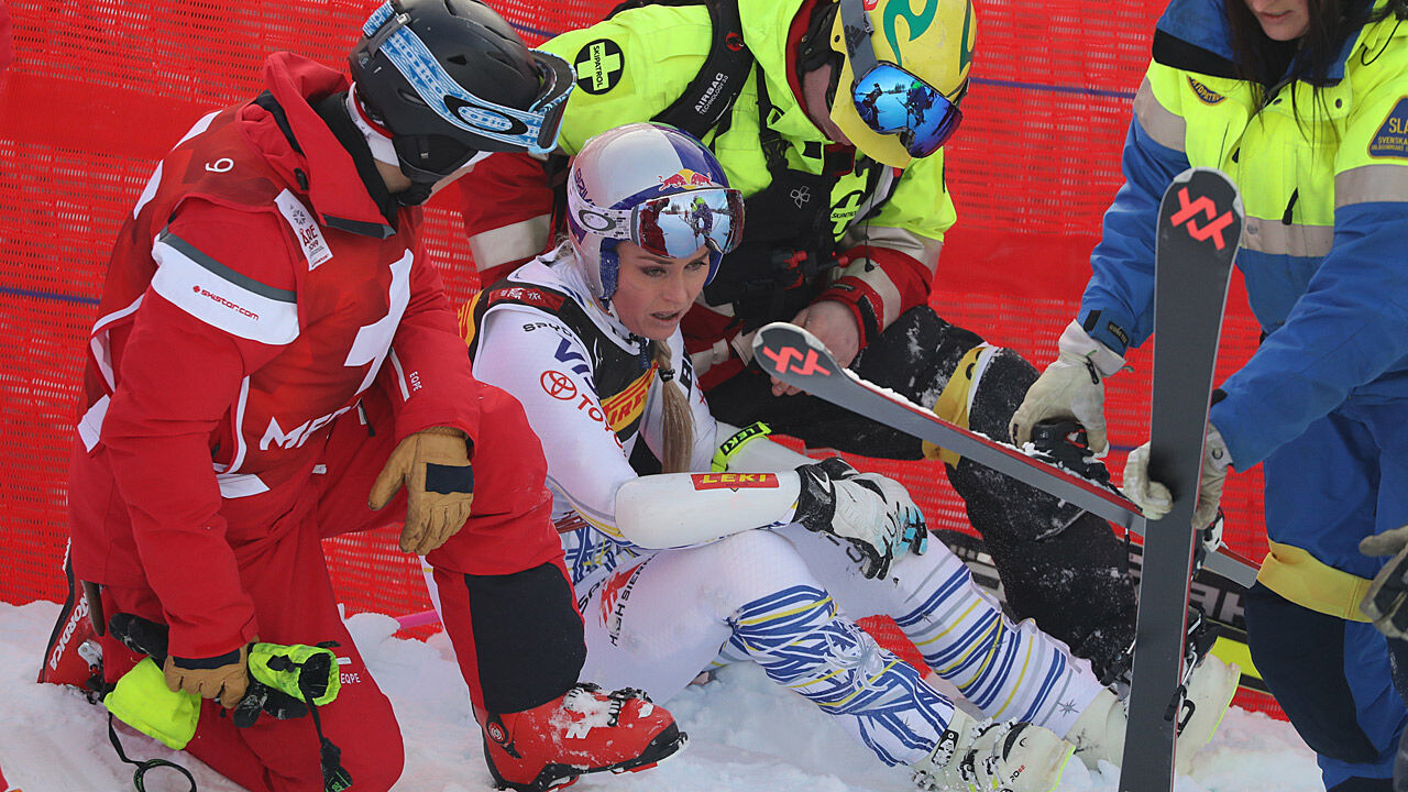 Schwerer Sturz von Lindsey Vonn im WM-Super-G ...