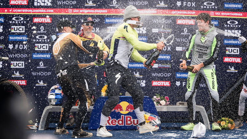 Champagne Shower bei den Herren