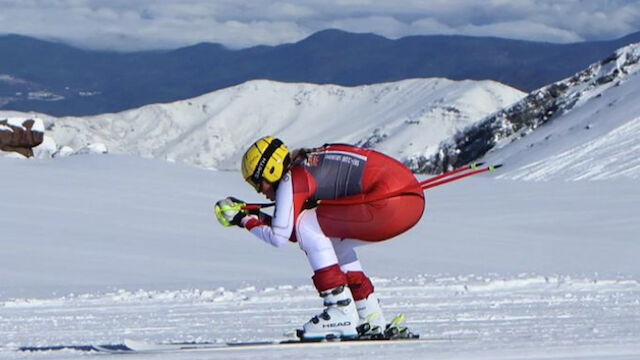 Ski-Frauen fahren auf perfekte Vorbereitung in den Anden ab