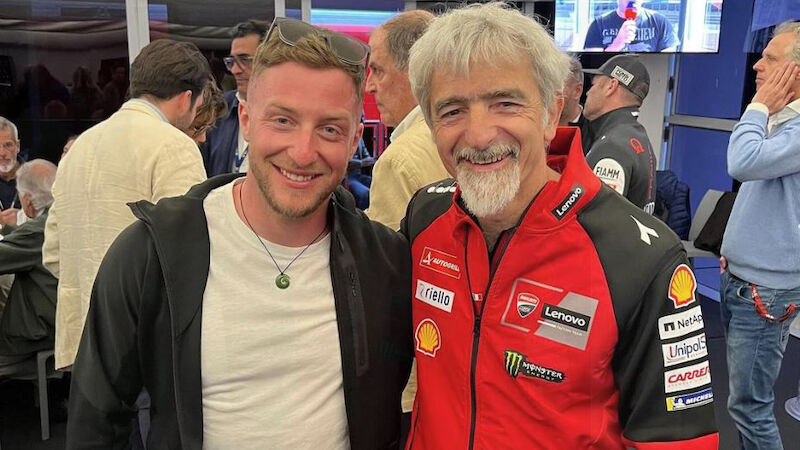 Justin Murisier mit Ducati-Rennchef Dall'Igna