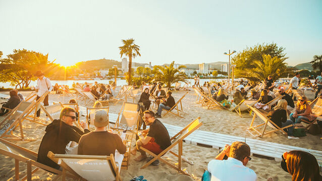 Sommer, Sonne, Partyfeeling: Sechs Strandbars in Österreich