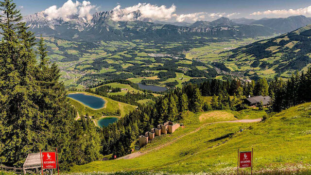 Wanderung statt Schussfahrt: Die legendäre Streif im Sommer