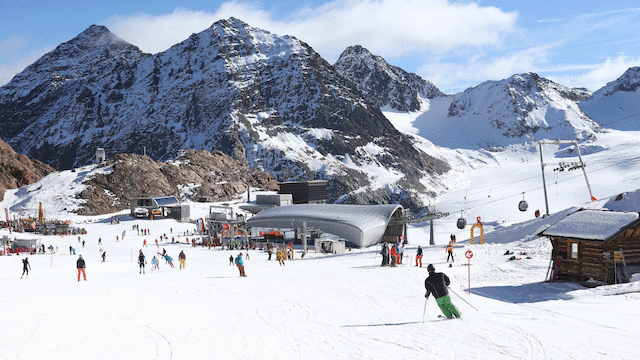 Ski-Action hoch oben: Auf geht's in die Gletscherskigebiete