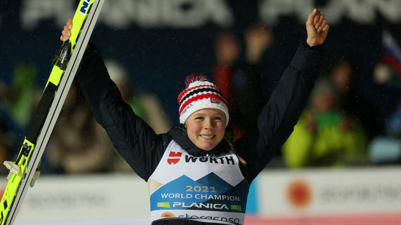 Skispringen OlympiaSiegerin verkündet überraschend Karriereende