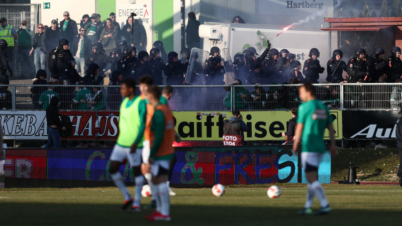 Wieder Ausschreitungen - Welche Strafe Rapid jetzt drohen