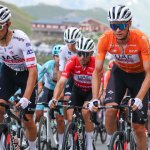 Großschartner zum Auftakt der Baskenland-Rundfahrt am Podest