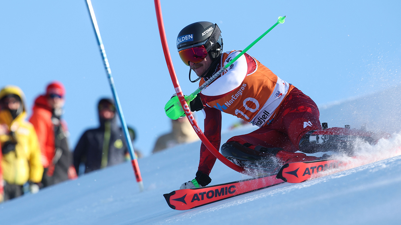 Fabio Gstrein rauscht in Hafjell am Podest vorbei