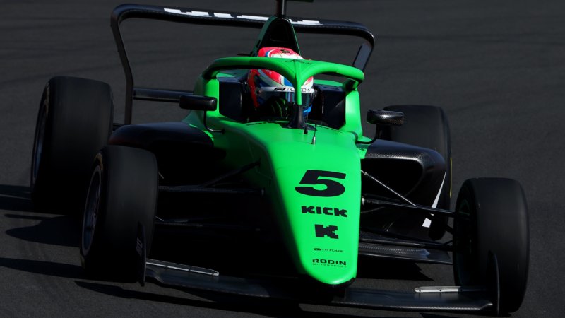 Bitter! Felbermayrs F1-Academy-Debüt endet in Crash