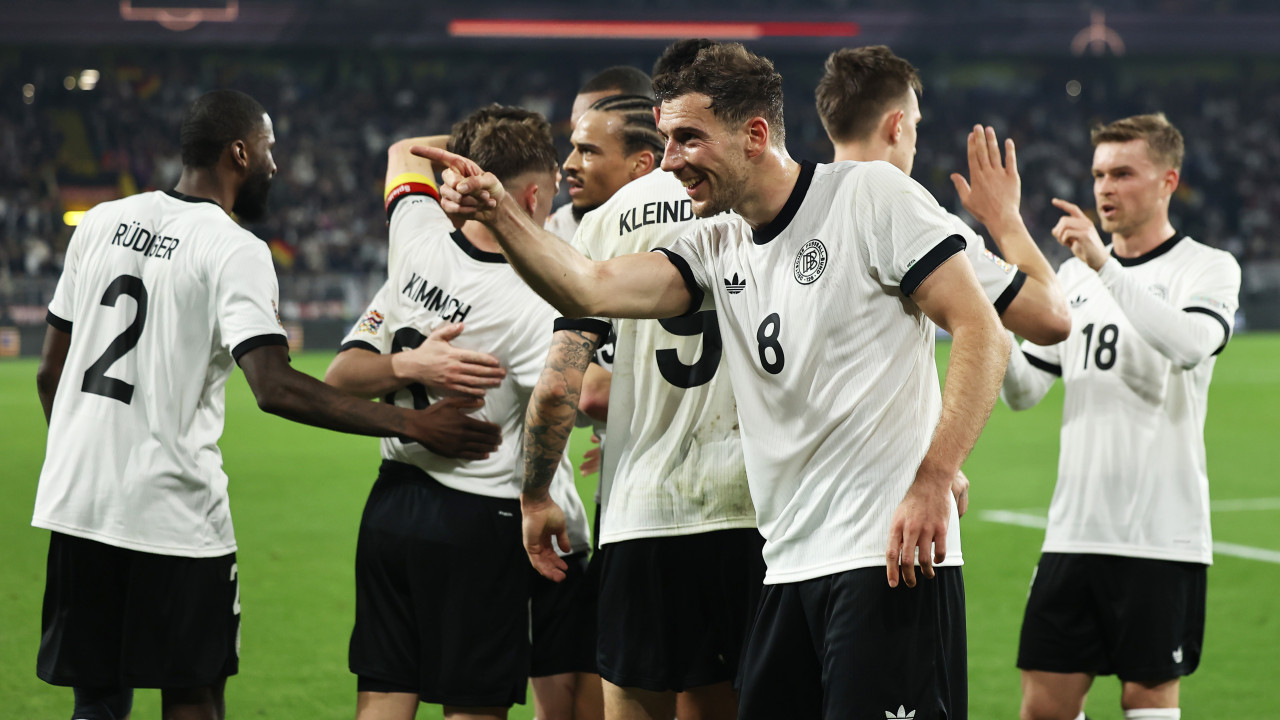 Ballbub "assistiert" bei DFB-Treffer