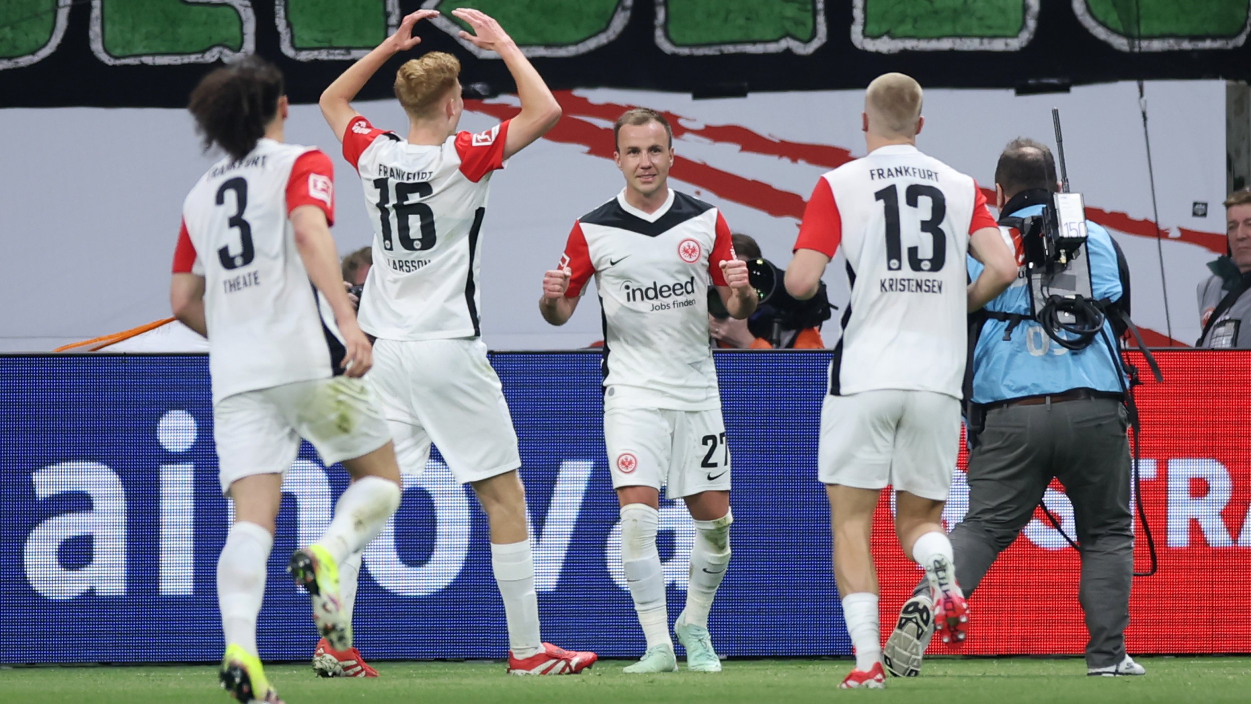 Götze erlöst Frankfurt gegen zehn Stuttgarter